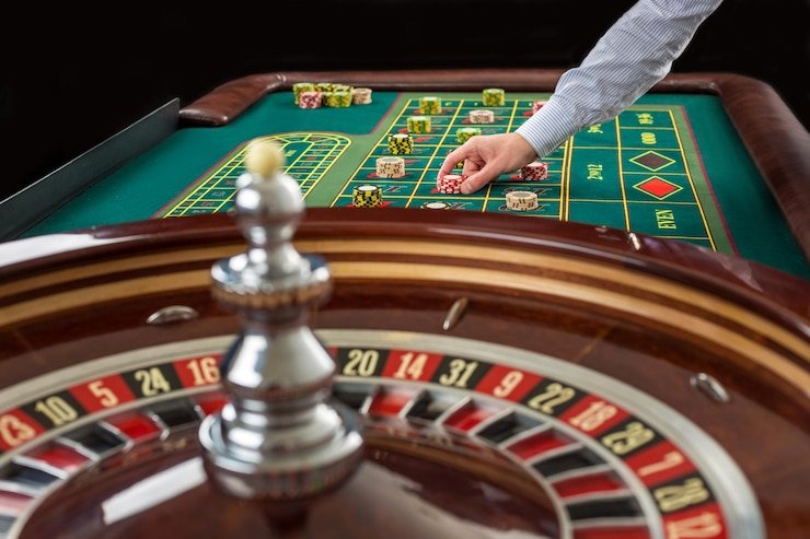 Antarmuka rilis terbaru omnidroid menampilkan tabel blackjack HD dengan live dealer dan menu pembayaran QRIS